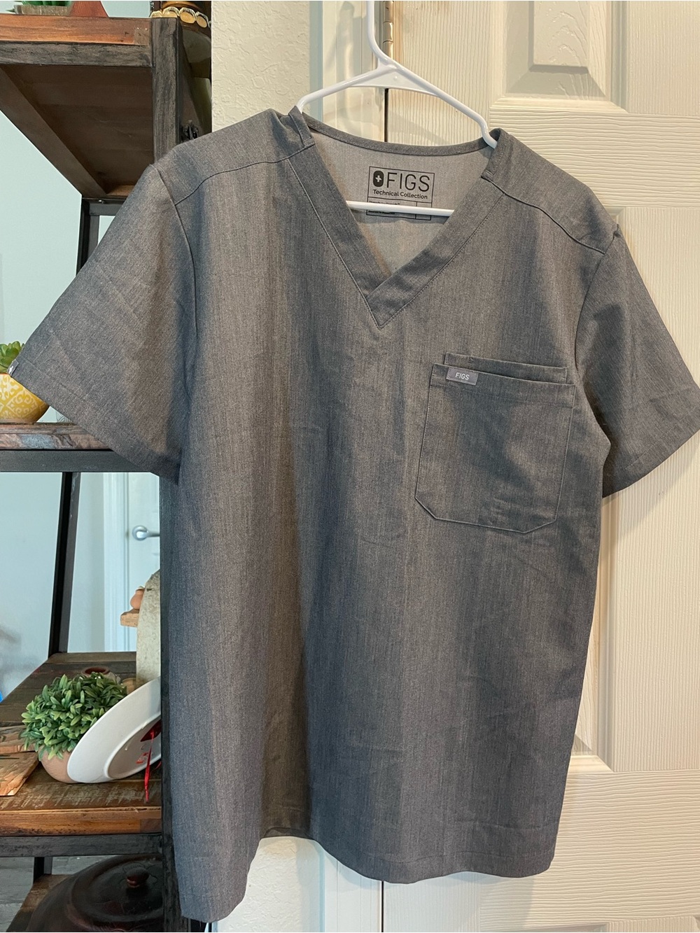 Figs Technical collection gray short sleeve v neck unisex Medical scrub top M
